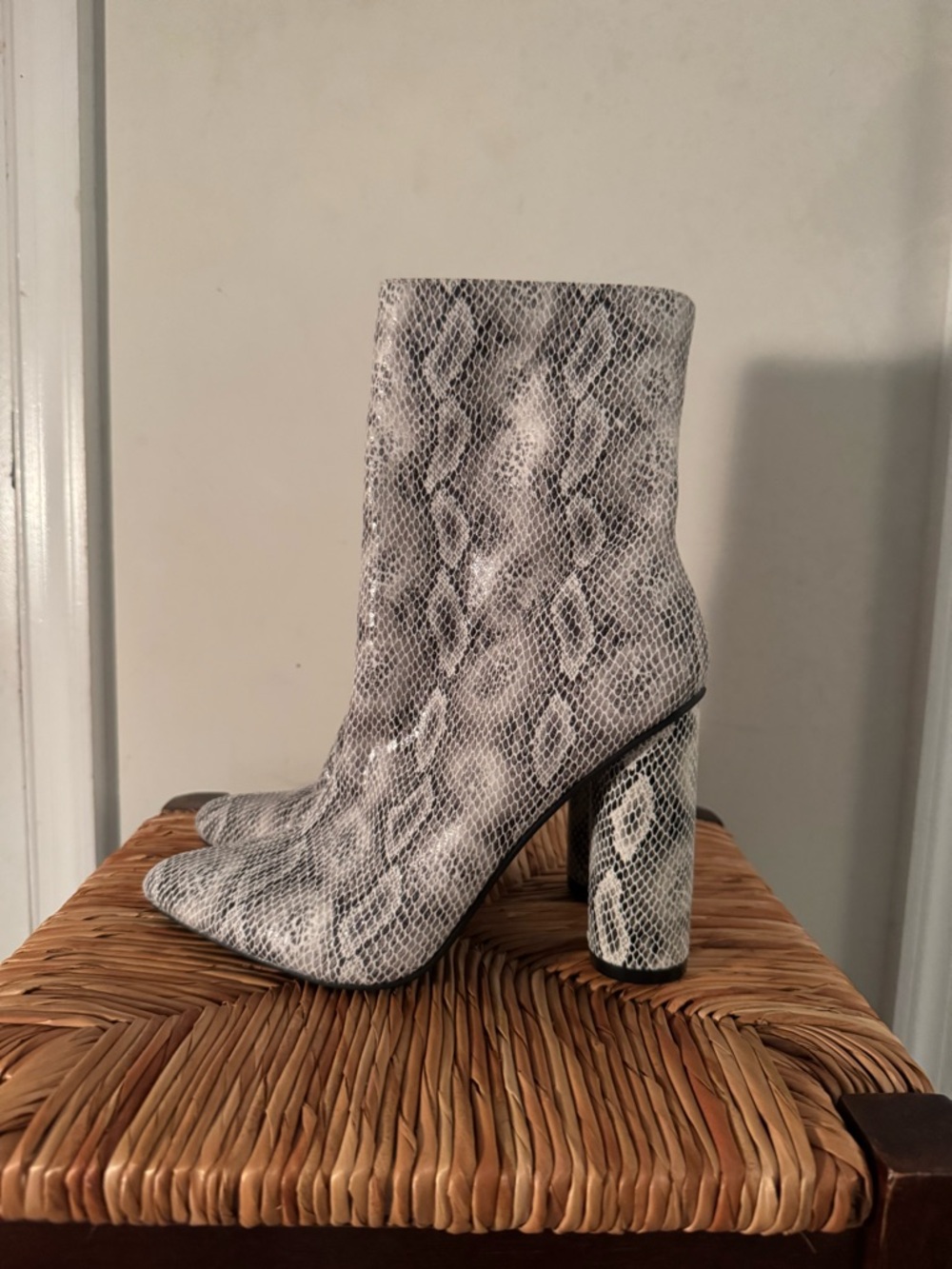 Fashion Nova Snake-Print Block Heel Ankle Boots - White/Gray/black size 8.5 - Picture 1 of 6